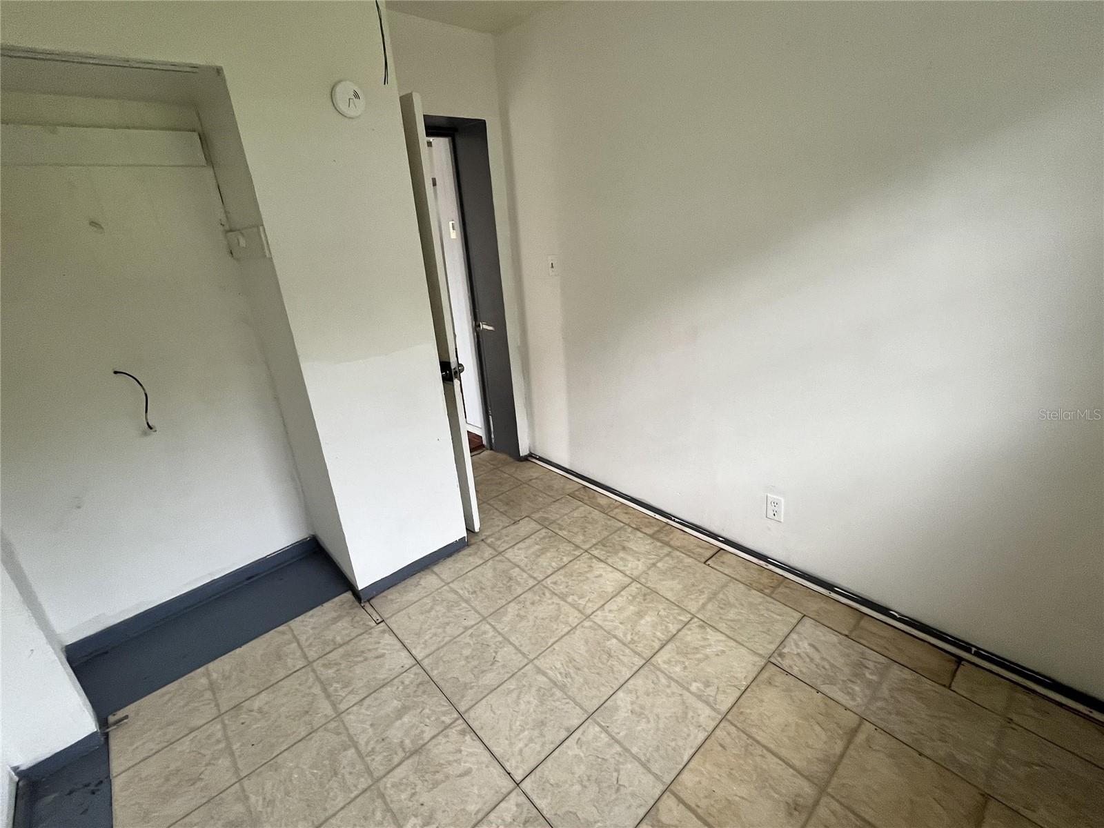 Image 2 of 11 For 124 Daytona Avenue 1