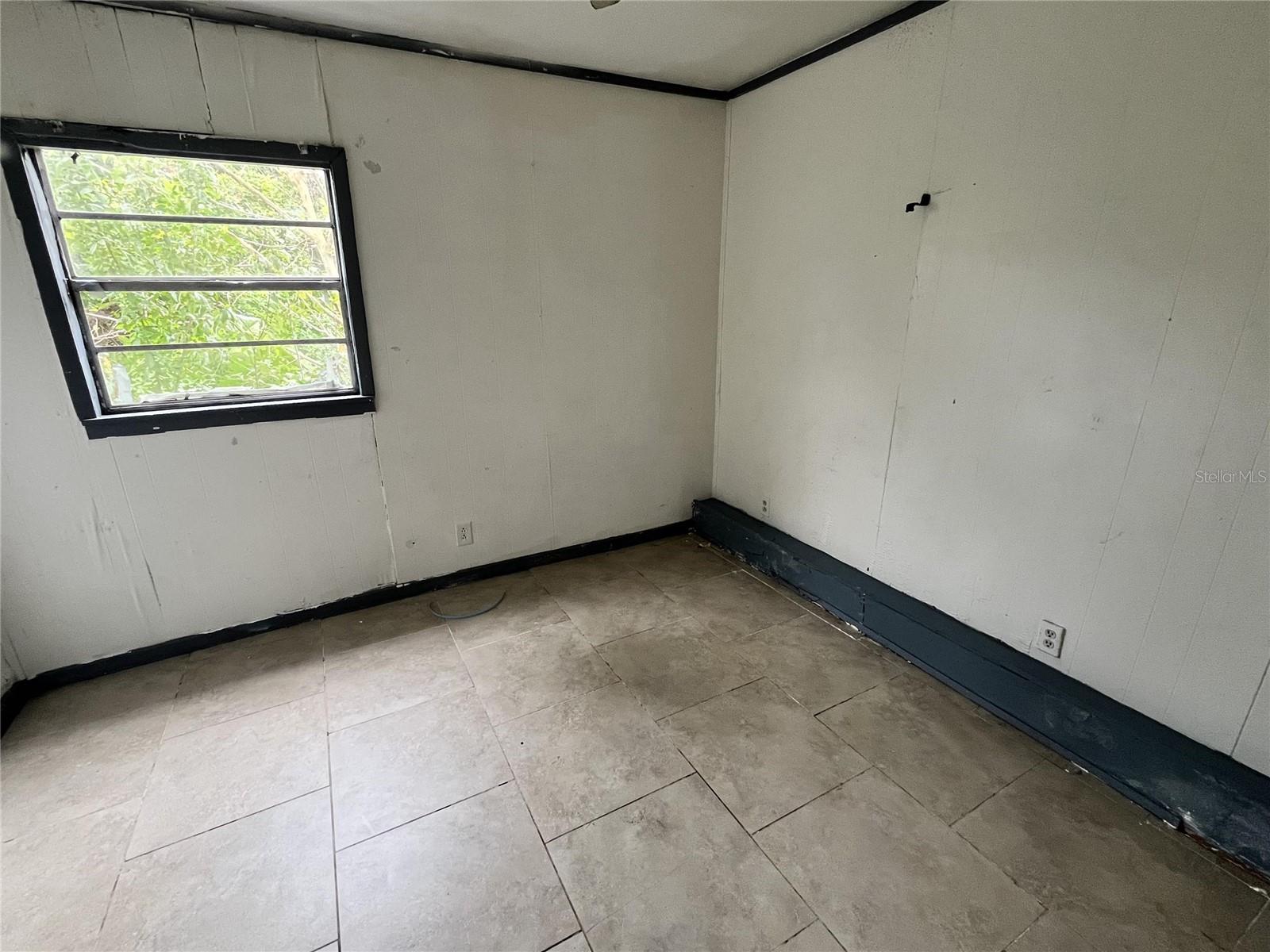 Image 4 of 11 For 124 Daytona Avenue 1