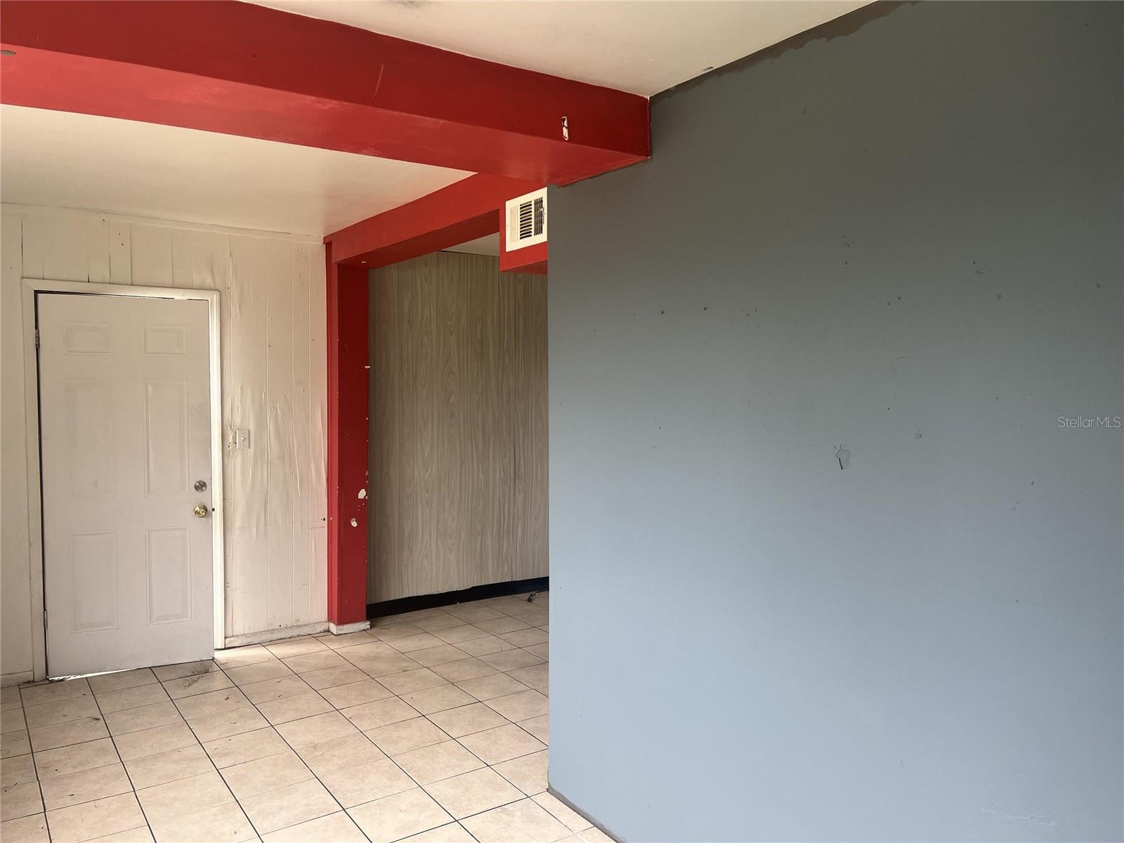 Image 7 of 11 For 124 Daytona Avenue 1