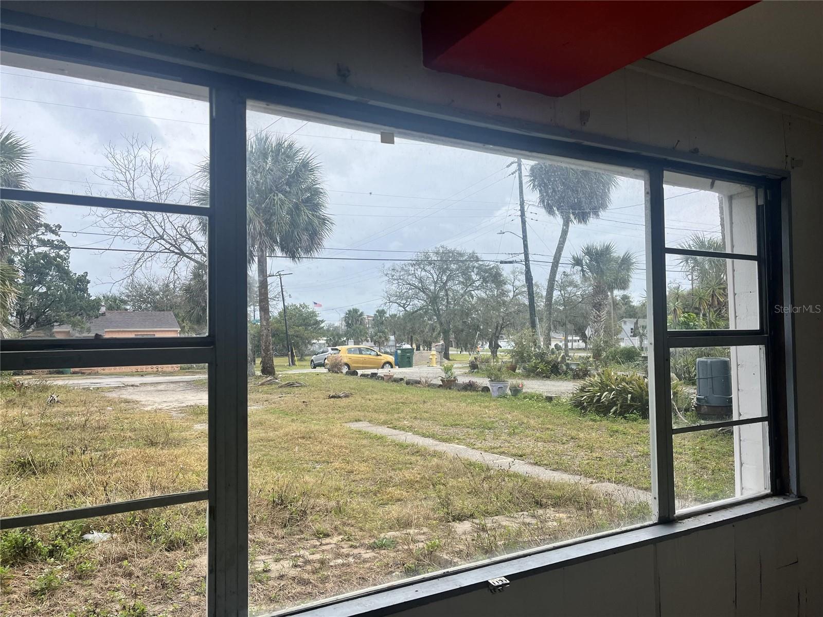 Image 8 of 11 For 124 Daytona Avenue 1