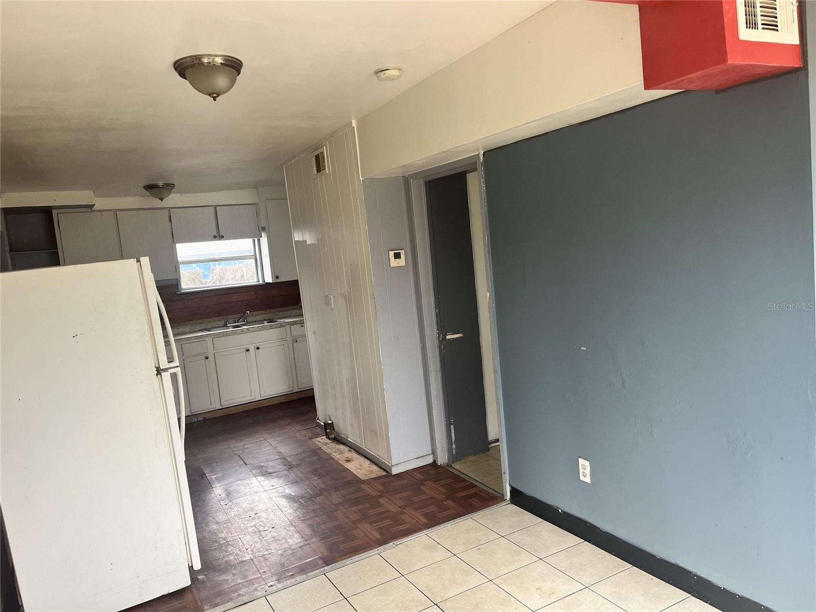 Image 9 of 11 For 124 Daytona Avenue 1