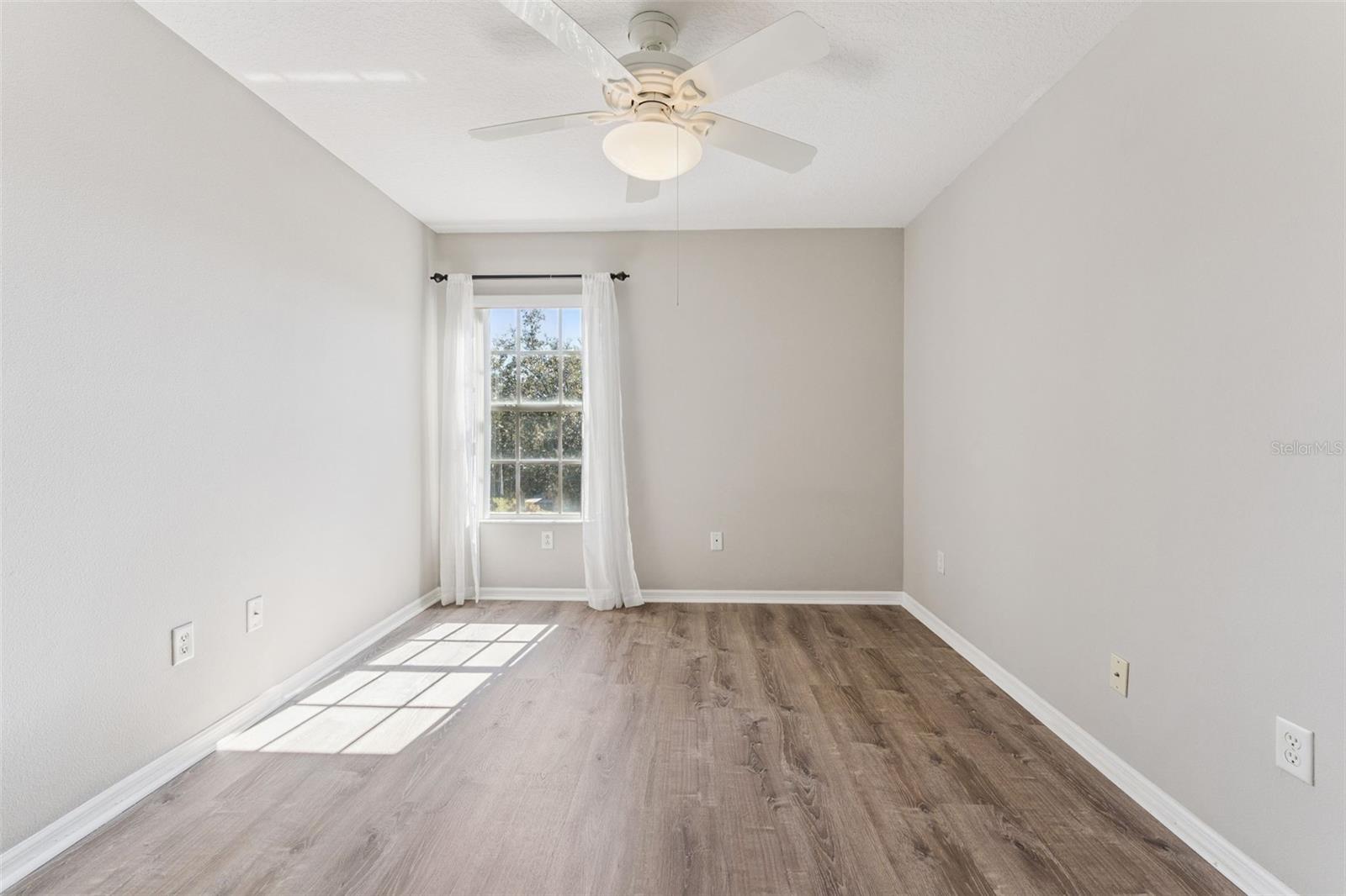 Image 17 of 34 For 13845 Mirror Lake Drive