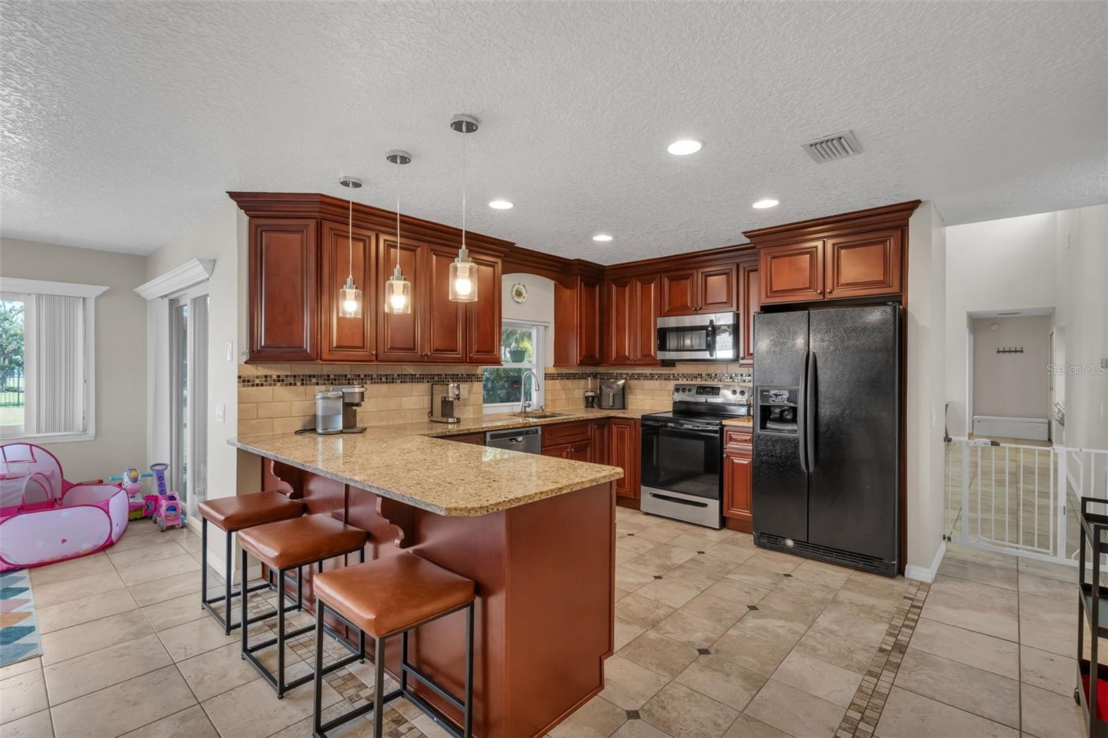 Image 14 of 44 For 6047 Shore Line Drive