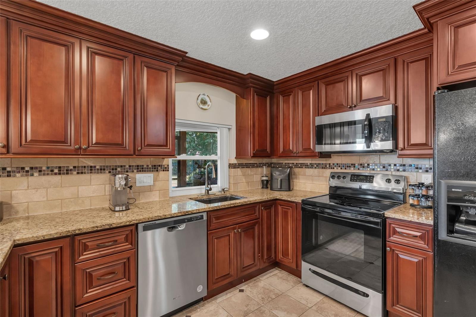 Image 15 of 44 For 6047 Shore Line Drive