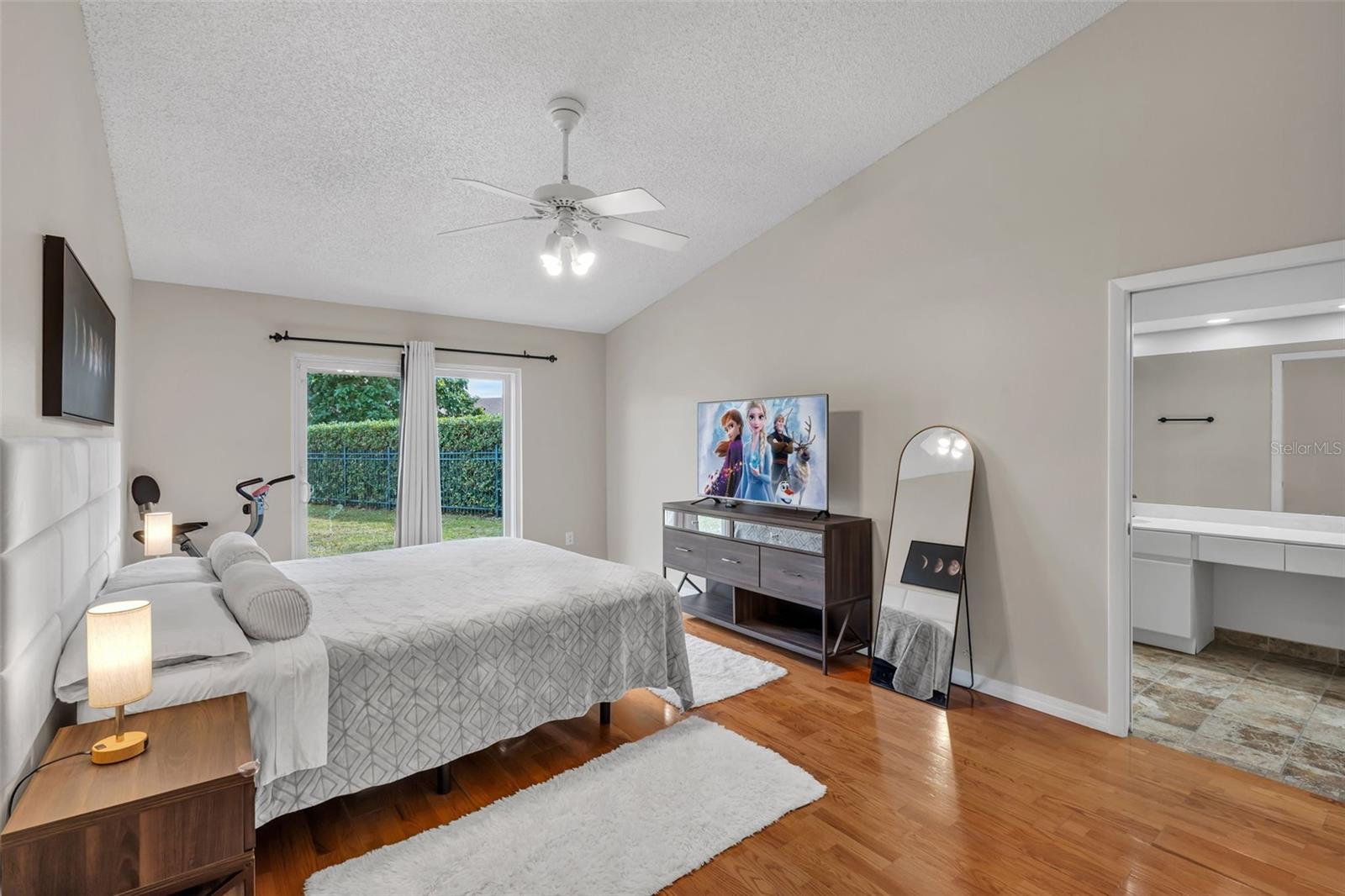 Image 22 of 44 For 6047 Shore Line Drive