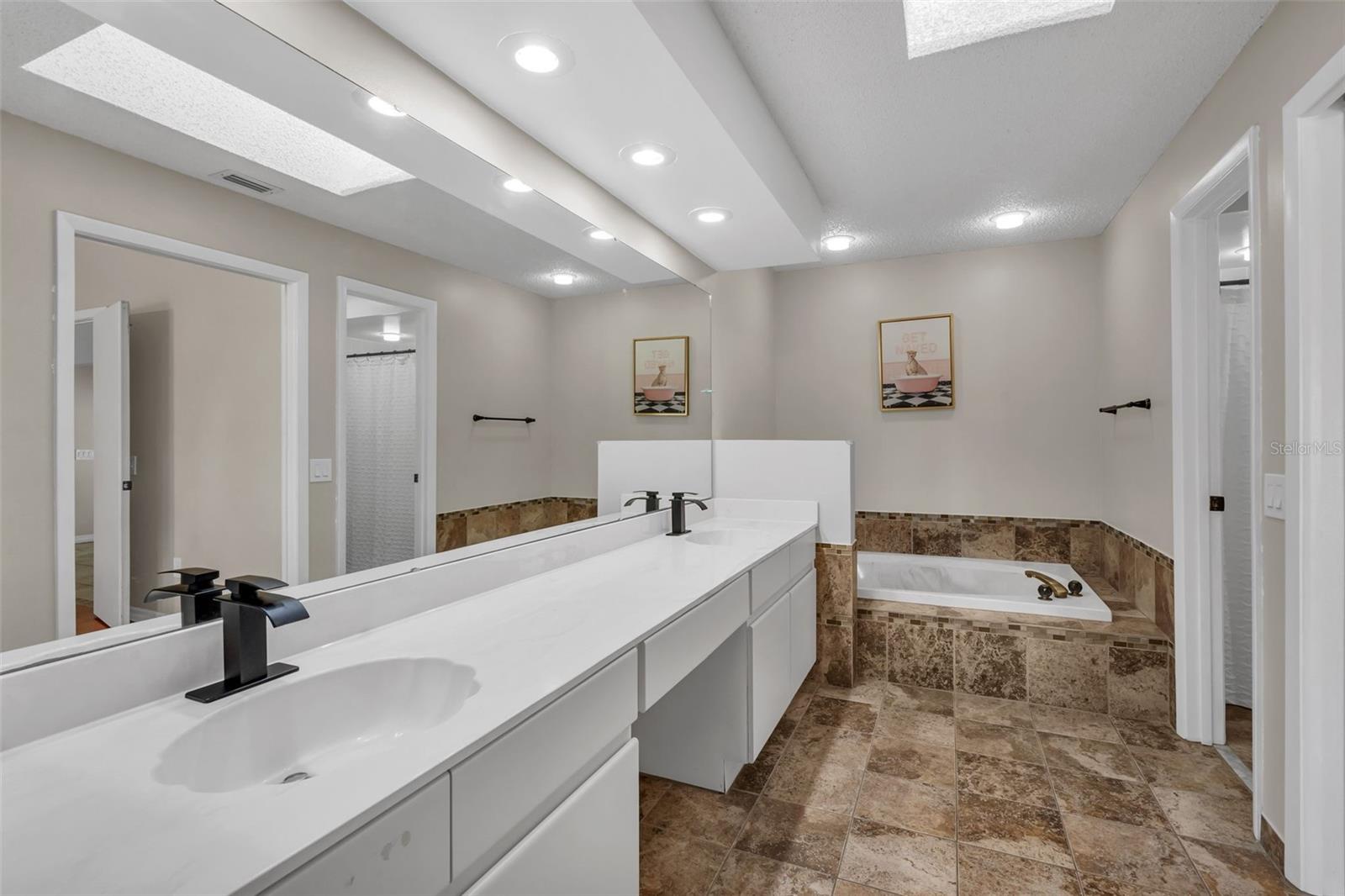 Image 25 of 44 For 6047 Shore Line Drive