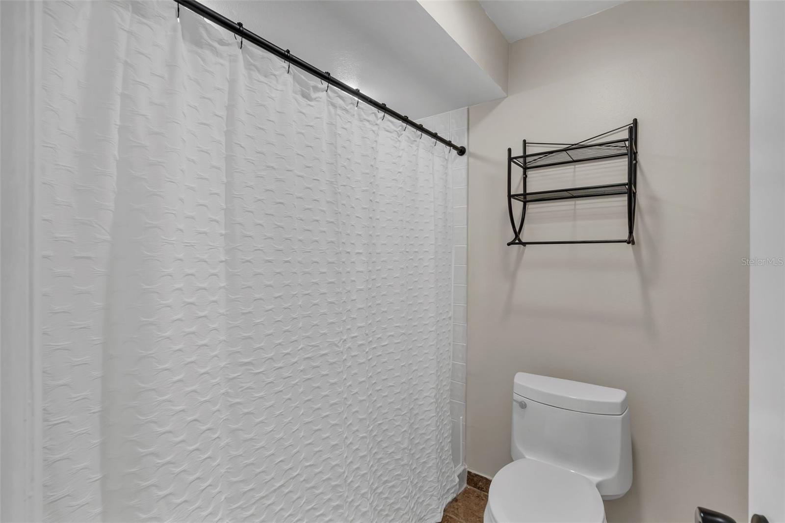 Image 27 of 44 For 6047 Shore Line Drive