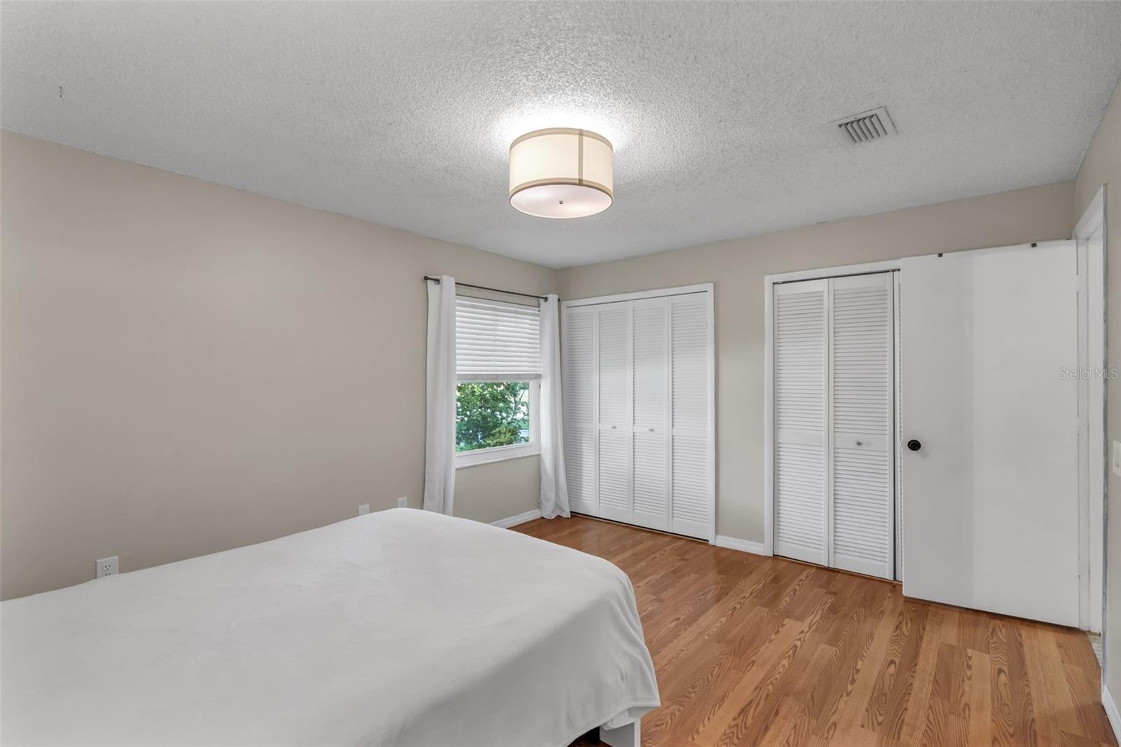 Image 33 of 44 For 6047 Shore Line Drive