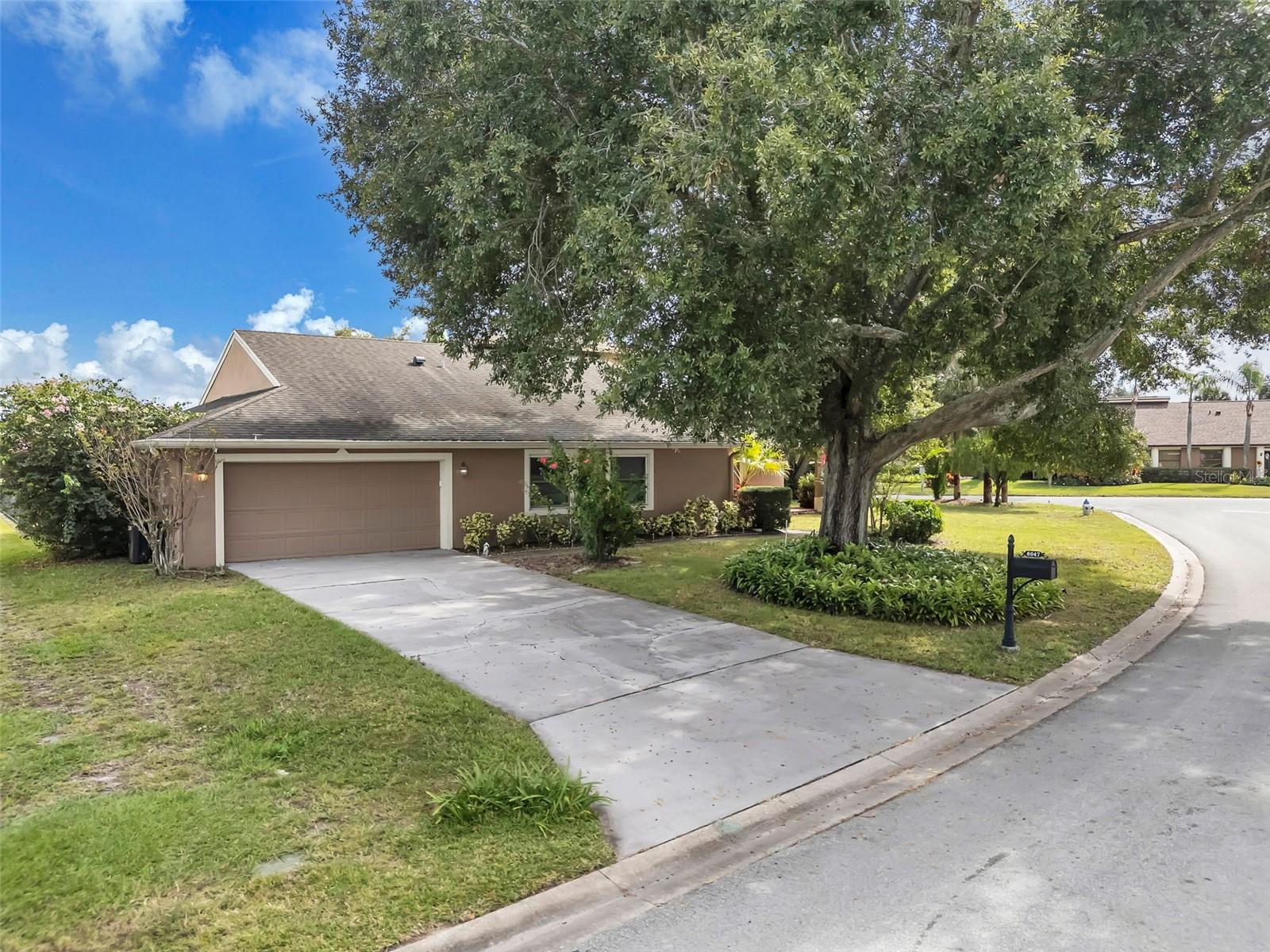 Image 4 of 44 For 6047 Shore Line Drive