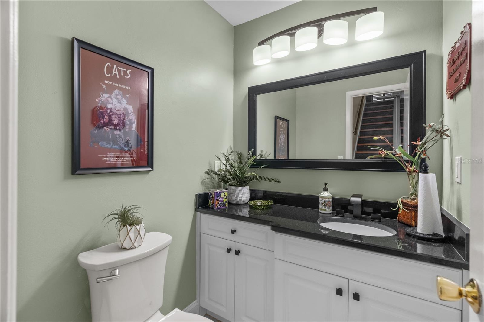 Image 13 of 53 For 623 Red Oak Circle 109