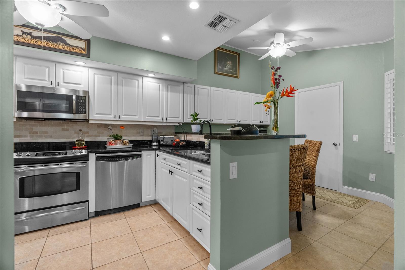 Image 23 of 53 For 623 Red Oak Circle 109