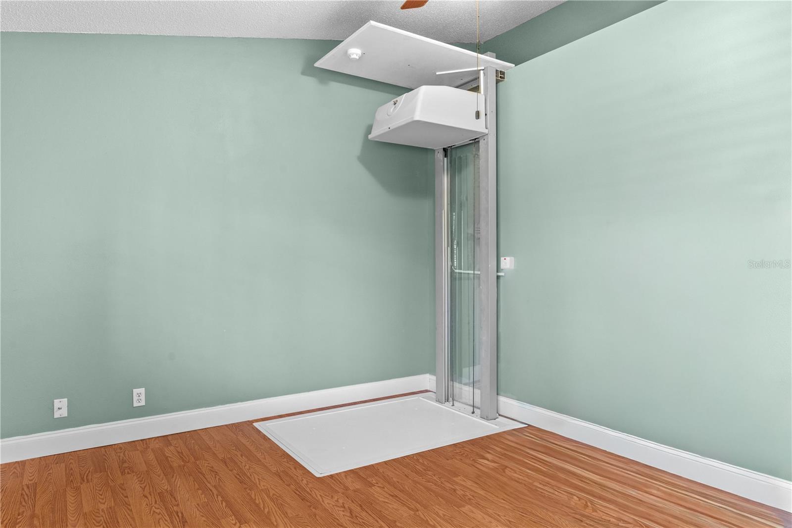 Image 30 of 53 For 623 Red Oak Circle 109