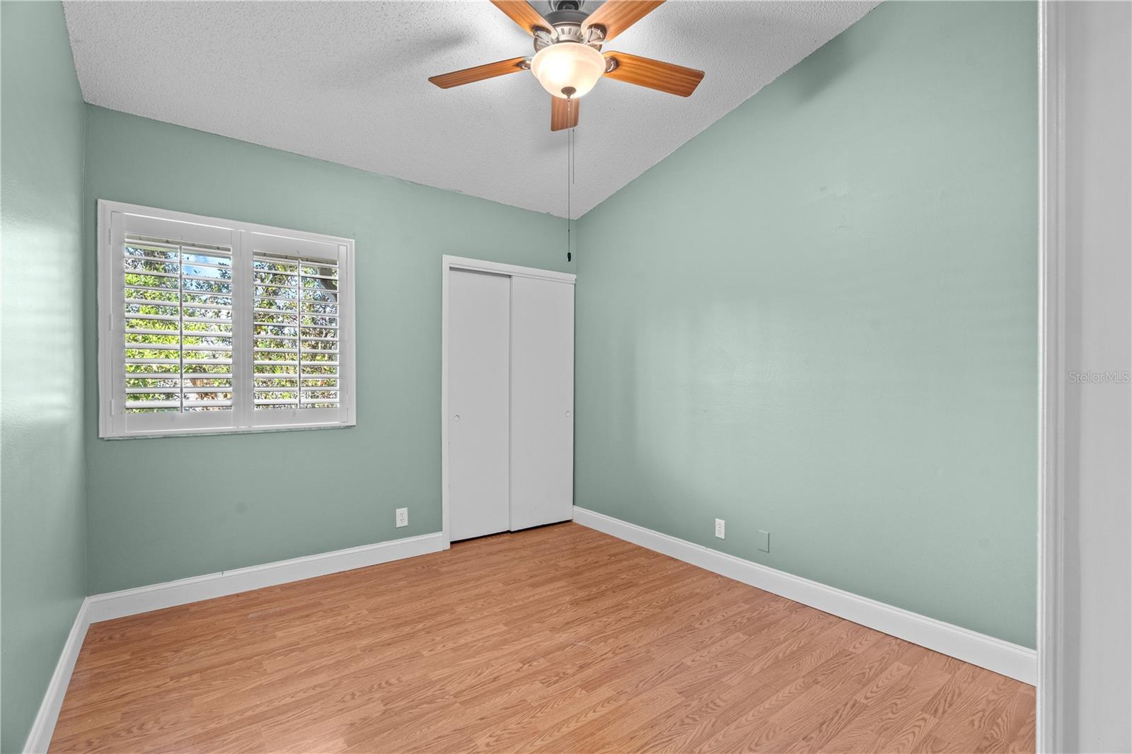 Image 33 of 53 For 623 Red Oak Circle 109