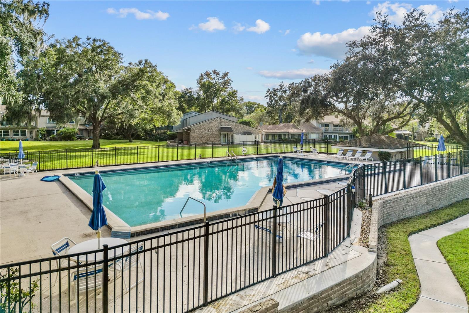 Image 50 of 53 For 623 Red Oak Circle 109