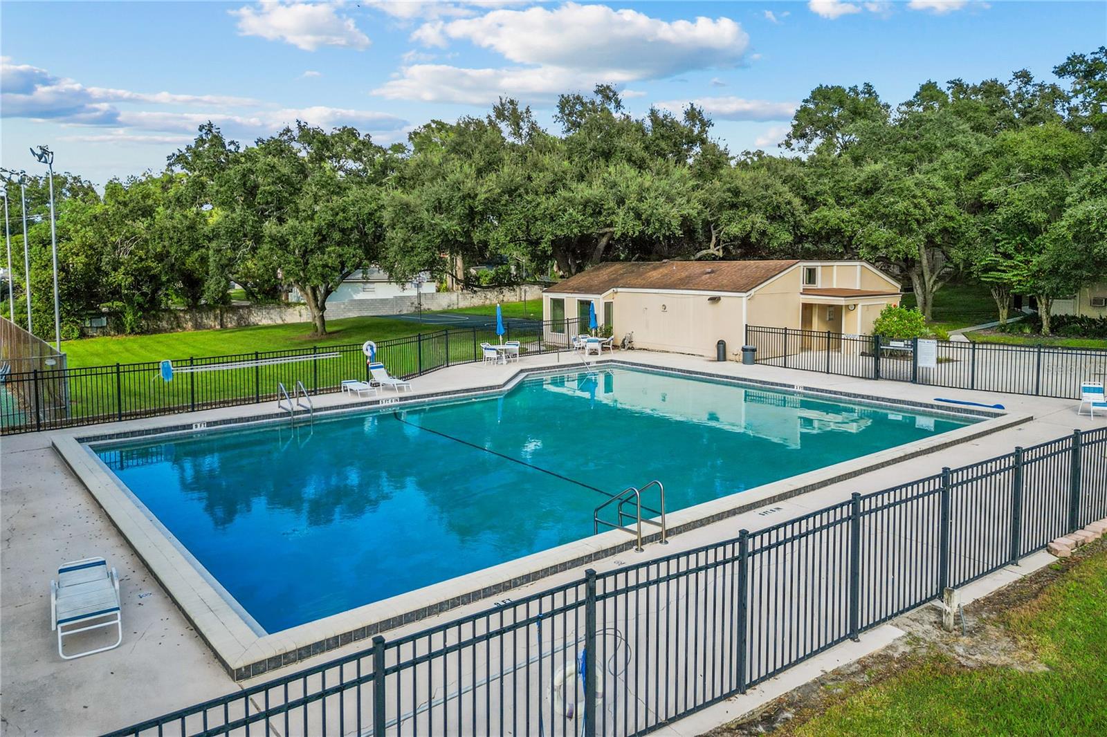 Image 51 of 53 For 623 Red Oak Circle 109