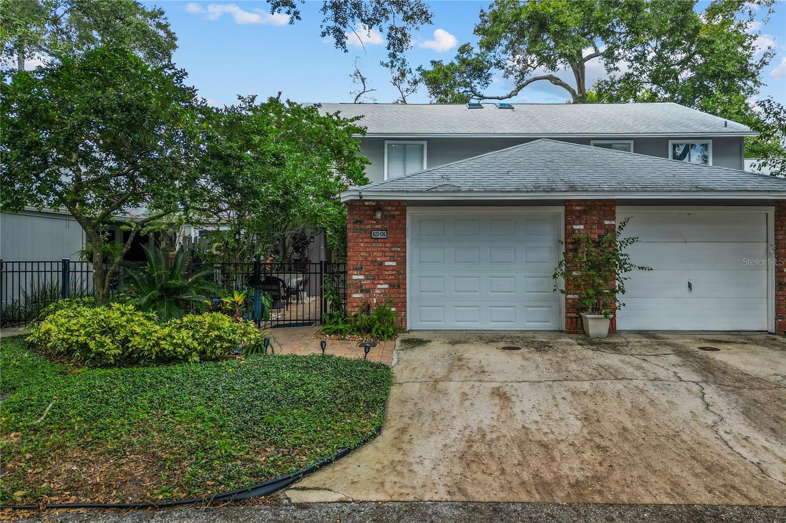 Image 6 of 53 For 623 Red Oak Circle 109