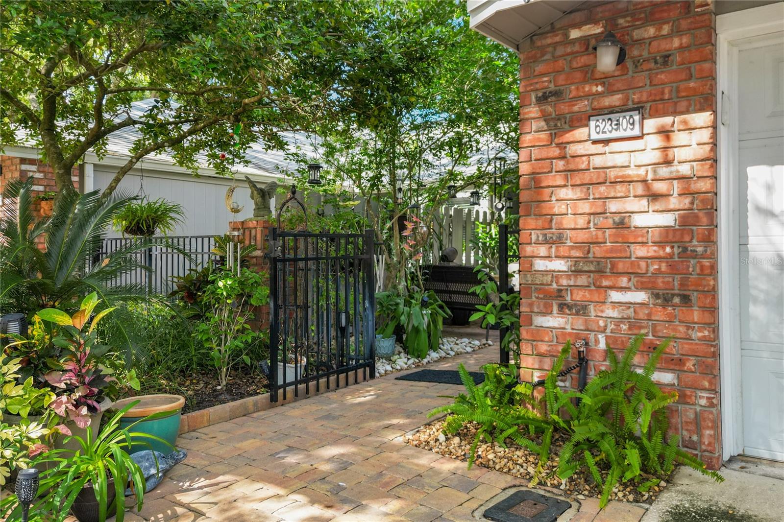 Image 9 of 53 For 623 Red Oak Circle 109