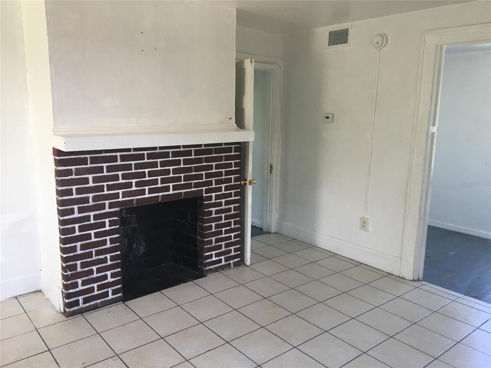 Image 4 of 7 For 124 Daytona Avenue 2