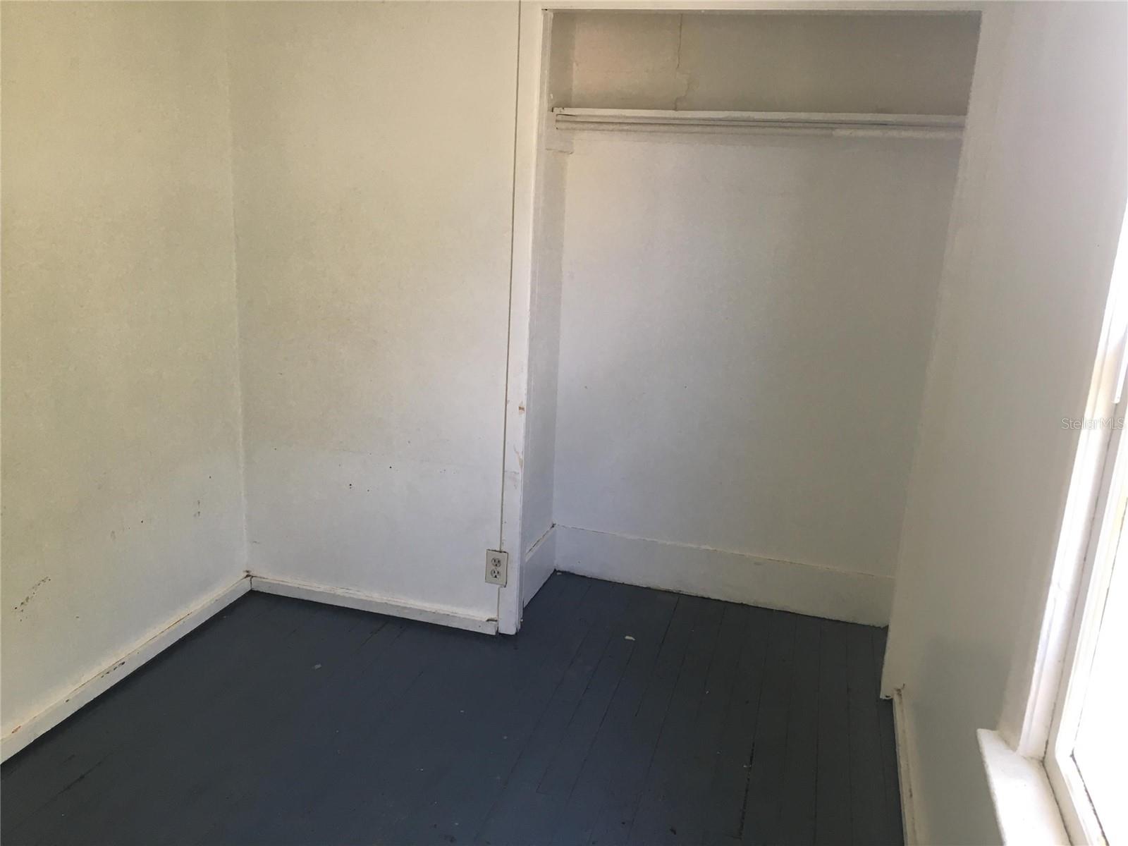 Image 5 of 7 For 124 Daytona Avenue 2