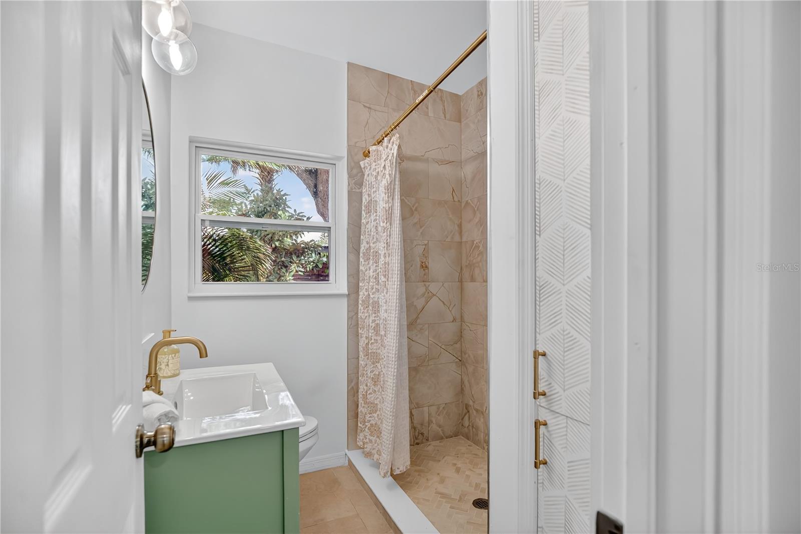 Image 17 of 24 For 2639 Betty Street