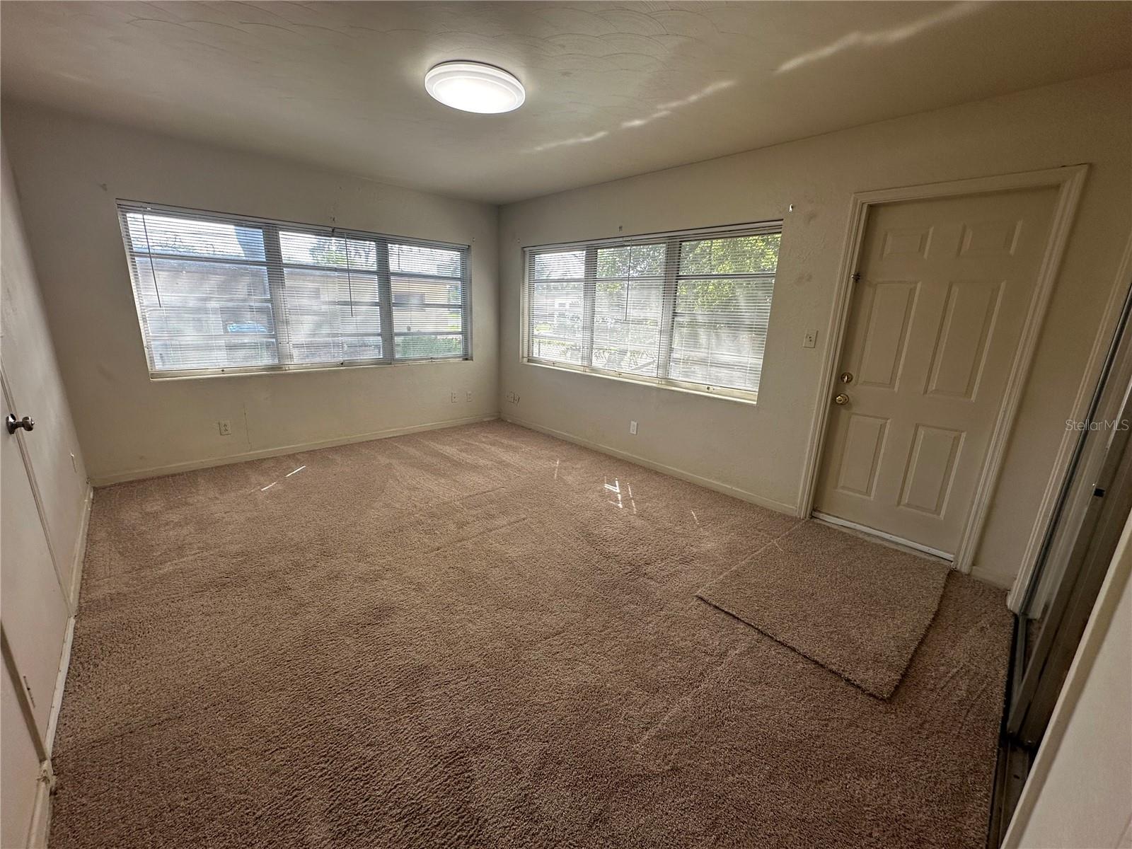 Image 2 of 12 For 918 Gloriosa Avenue