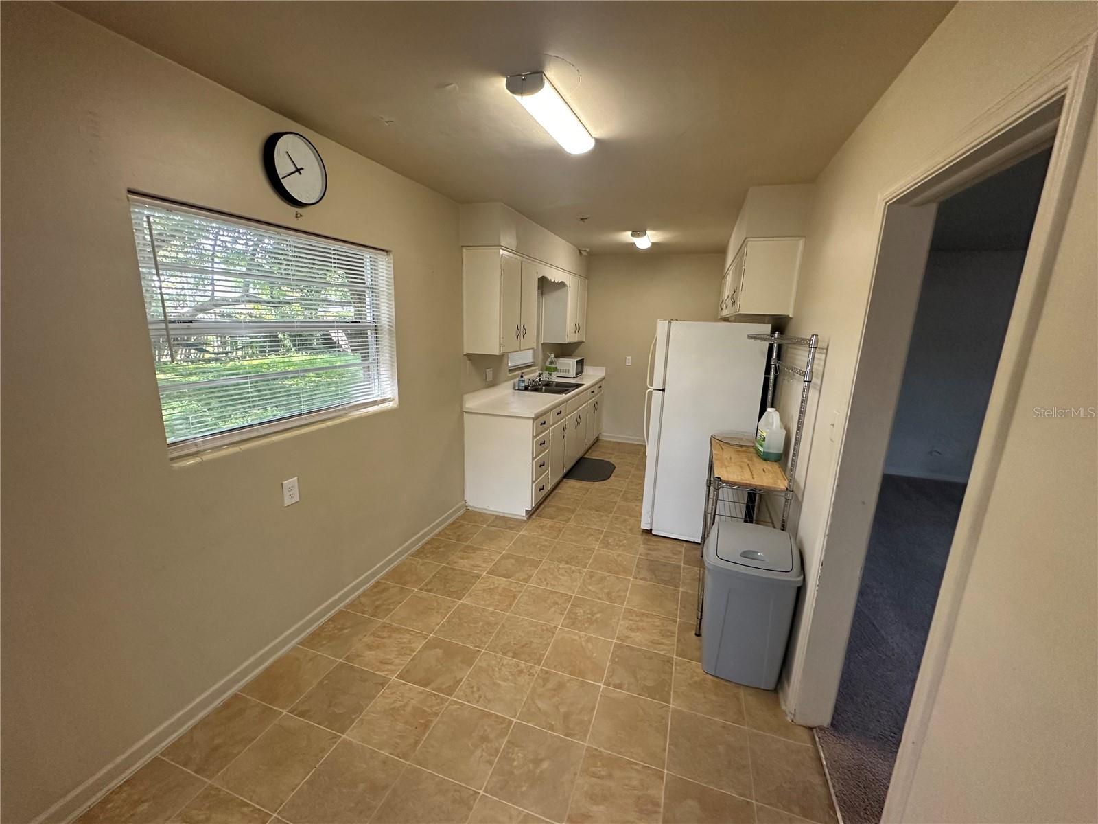 Image 4 of 12 For 918 Gloriosa Avenue