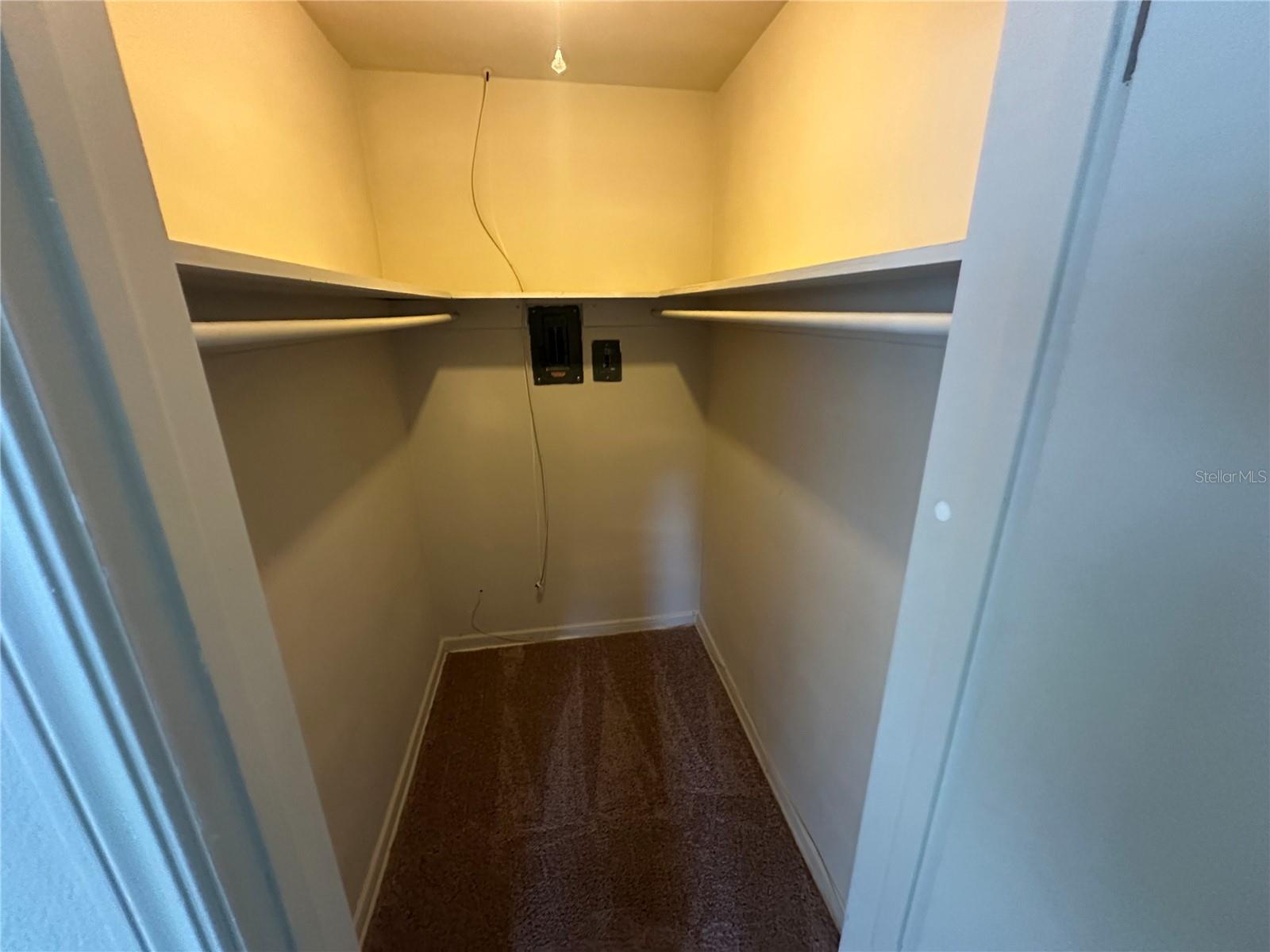 Image 9 of 12 For 918 Gloriosa Avenue