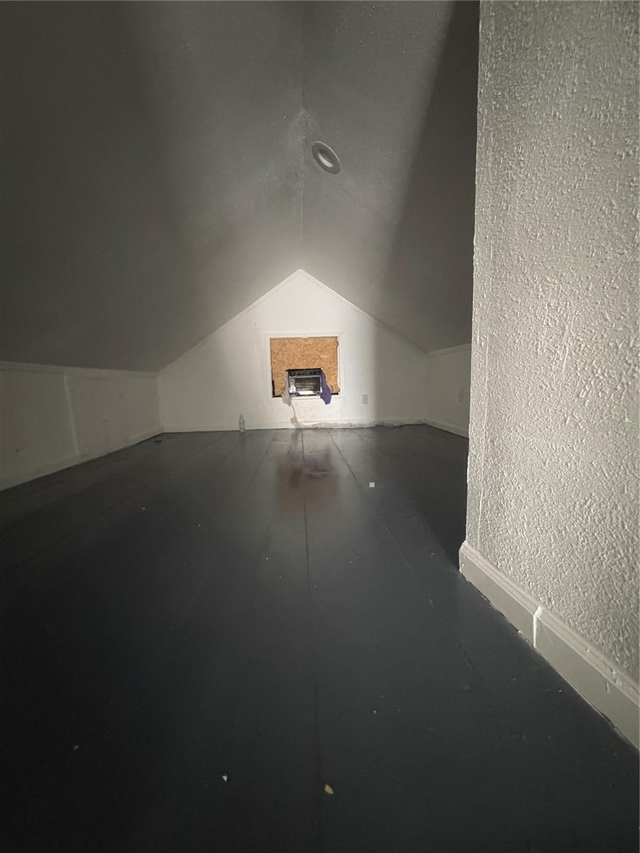 Image 11 of 12 For 121 Kensington Avenue