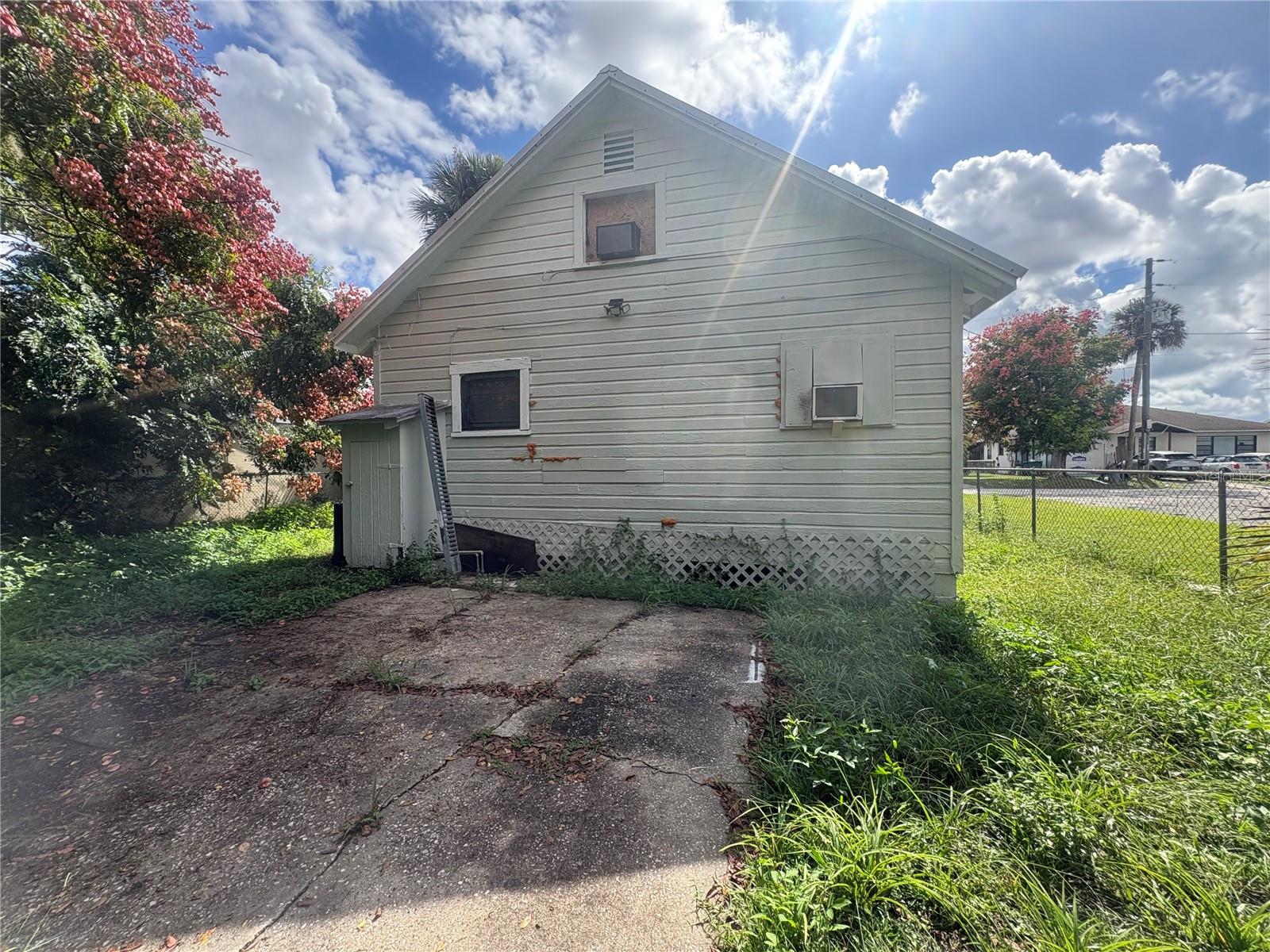 Image 12 of 12 For 121 Kensington Avenue