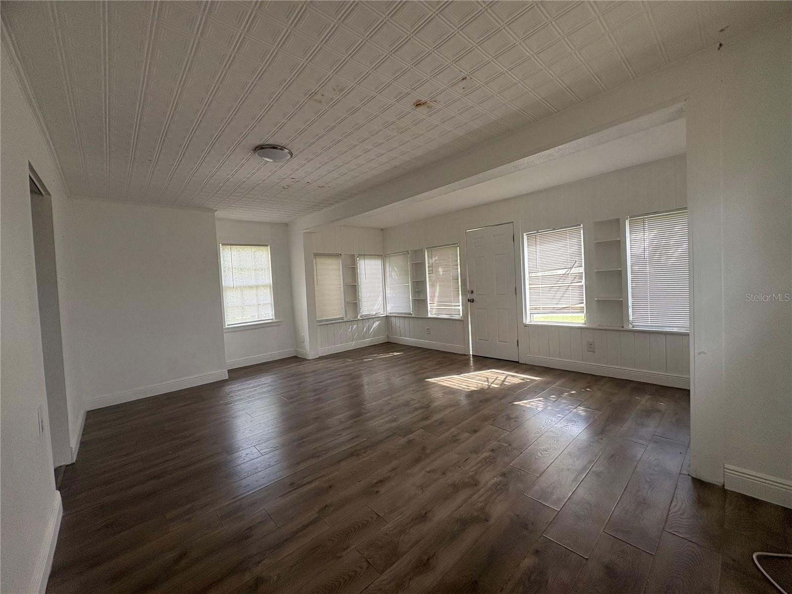 Image 3 of 12 For 121 Kensington Avenue