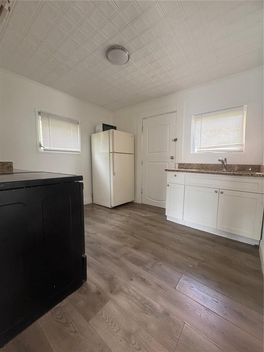 Image 5 of 12 For 121 Kensington Avenue