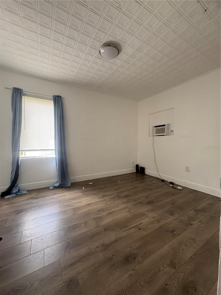 Image 7 of 12 For 121 Kensington Avenue