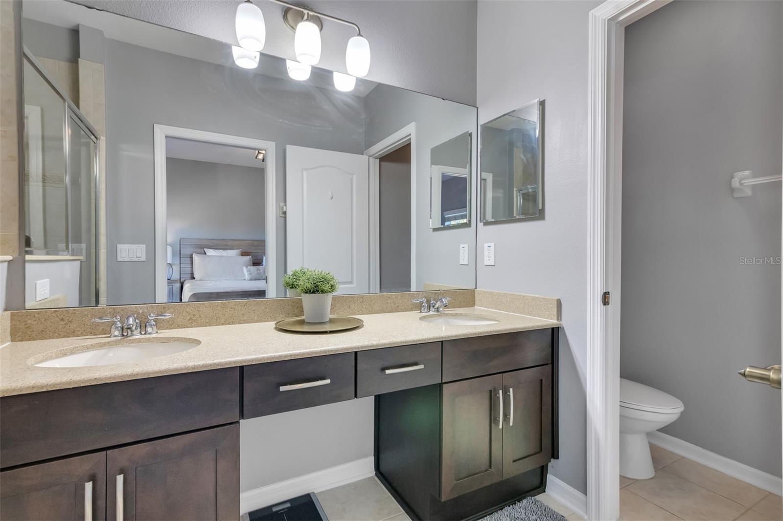 Image 23 of 29 For 6023 Strada Isle Way