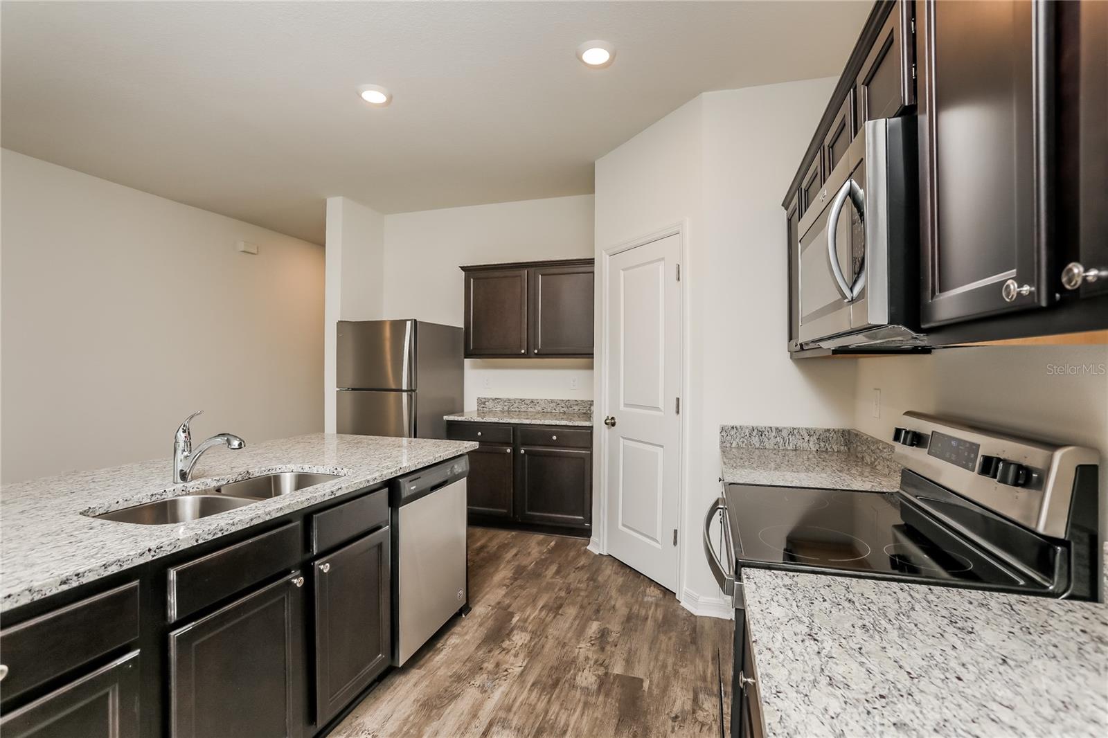 Image 7 of 17 For 2847 Neverland Drive