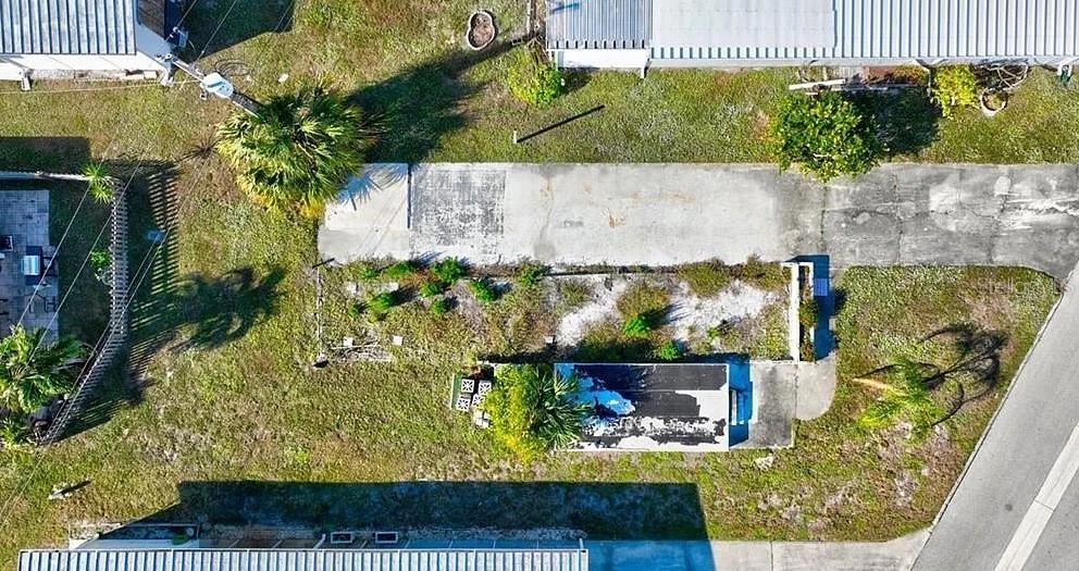 Image 3 of 23 For 216 Captains Walk