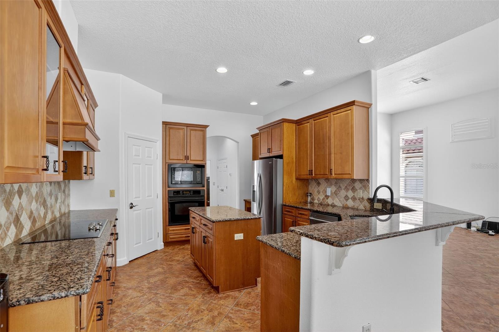 Image 33 of 87 For 2724 Northampton Avenue