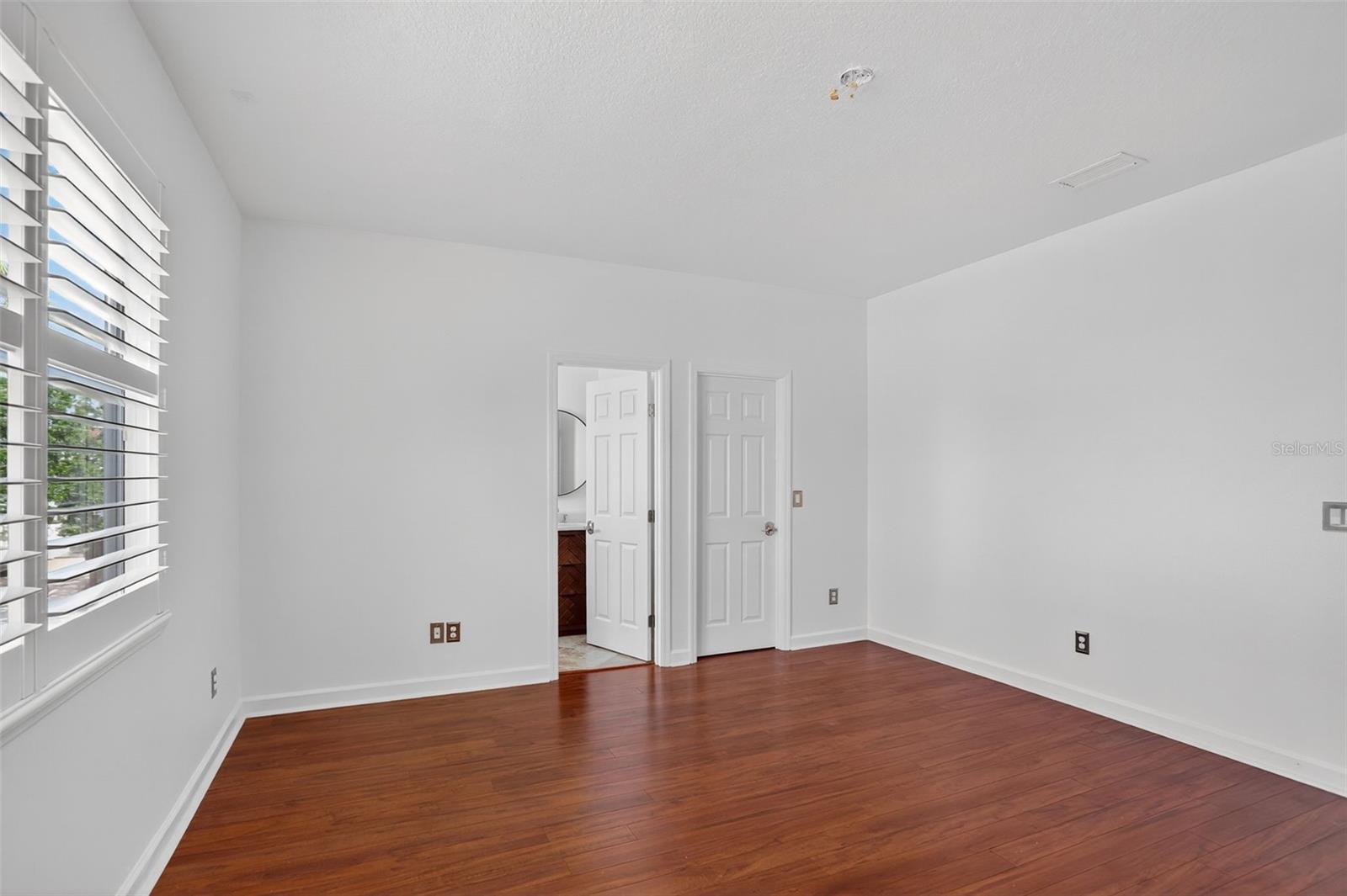 Image 40 of 87 For 2724 Northampton Avenue