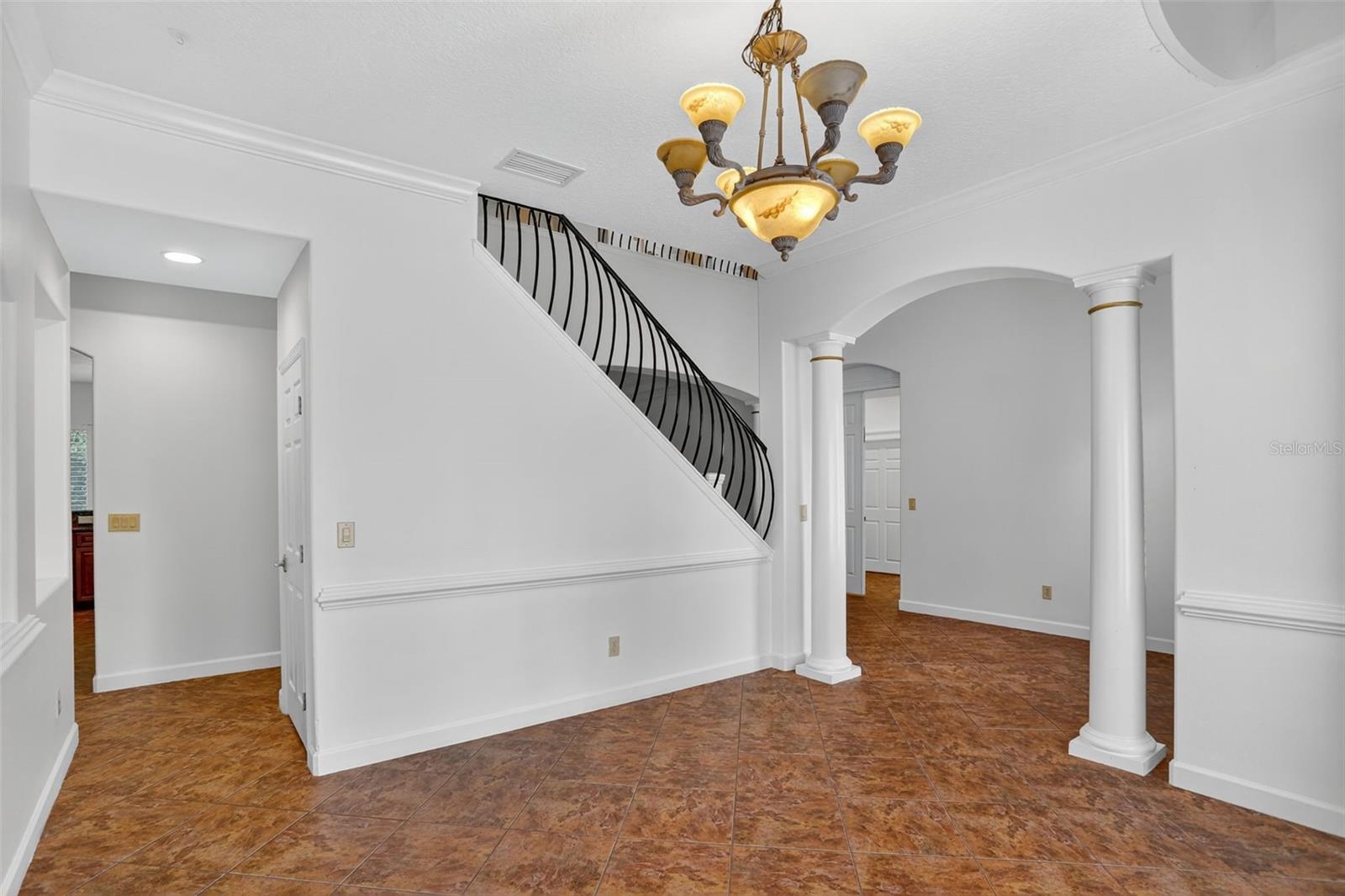 Image 9 of 87 For 2724 Northampton Avenue