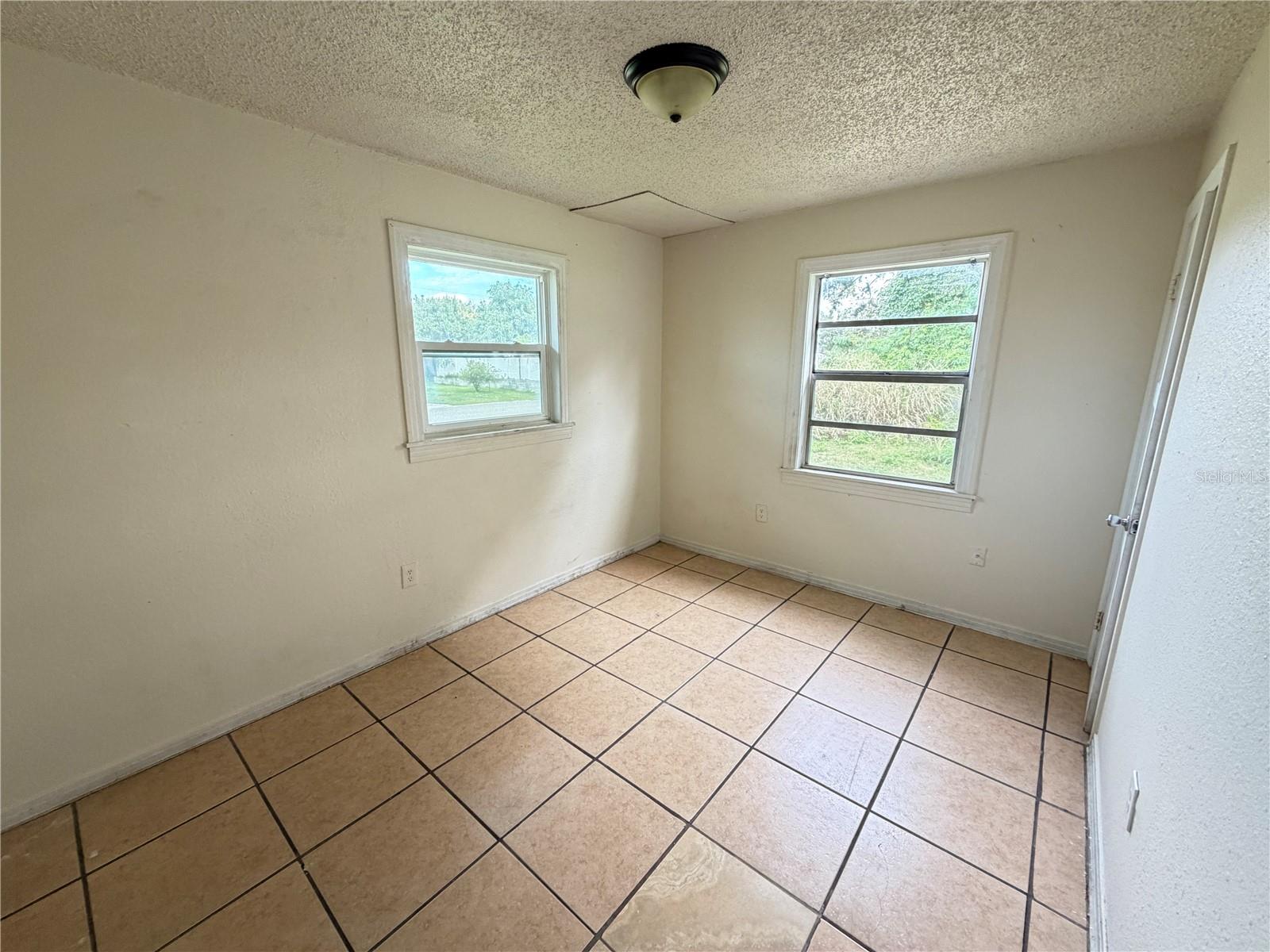 Image 12 of 14 For 353 Pearlwood Street