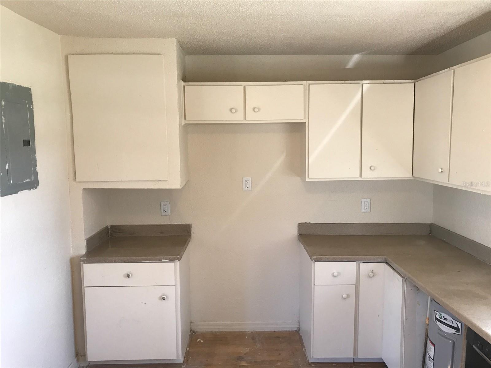 Image 2 of 10 For 353 Pearlwood Street