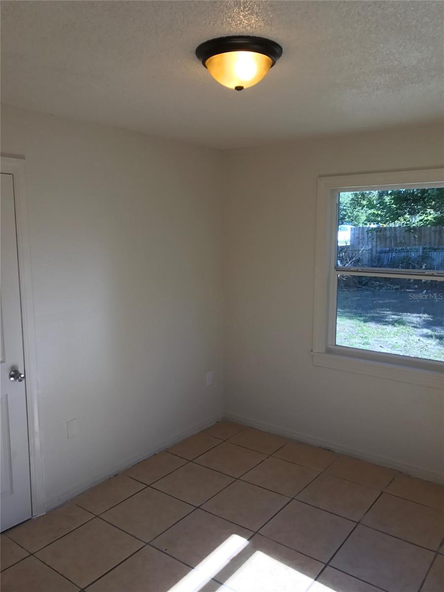 Image 9 of 10 For 353 Pearlwood Street