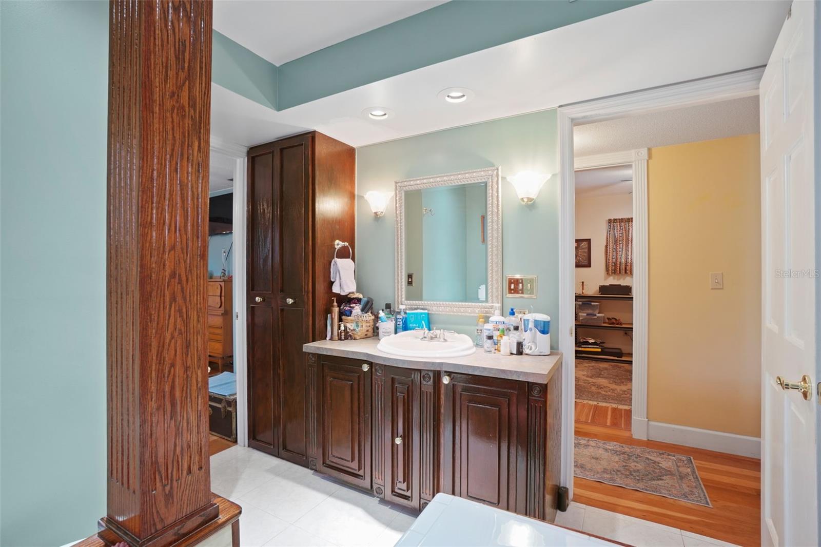 Image 11 of 34 For 851 Wayman Street