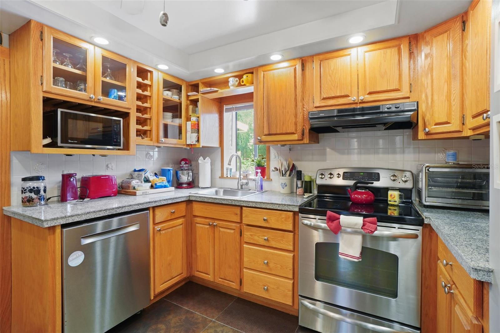 Image 19 of 34 For 851 Wayman Street