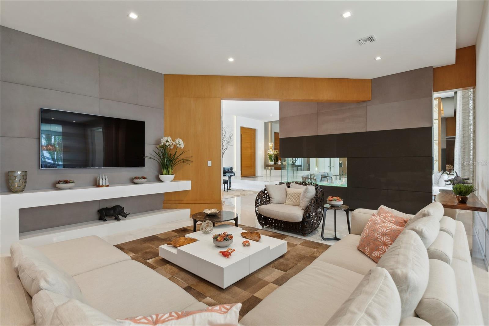 Image 12 of 76 For 6149 Grosvenor Shore Dr