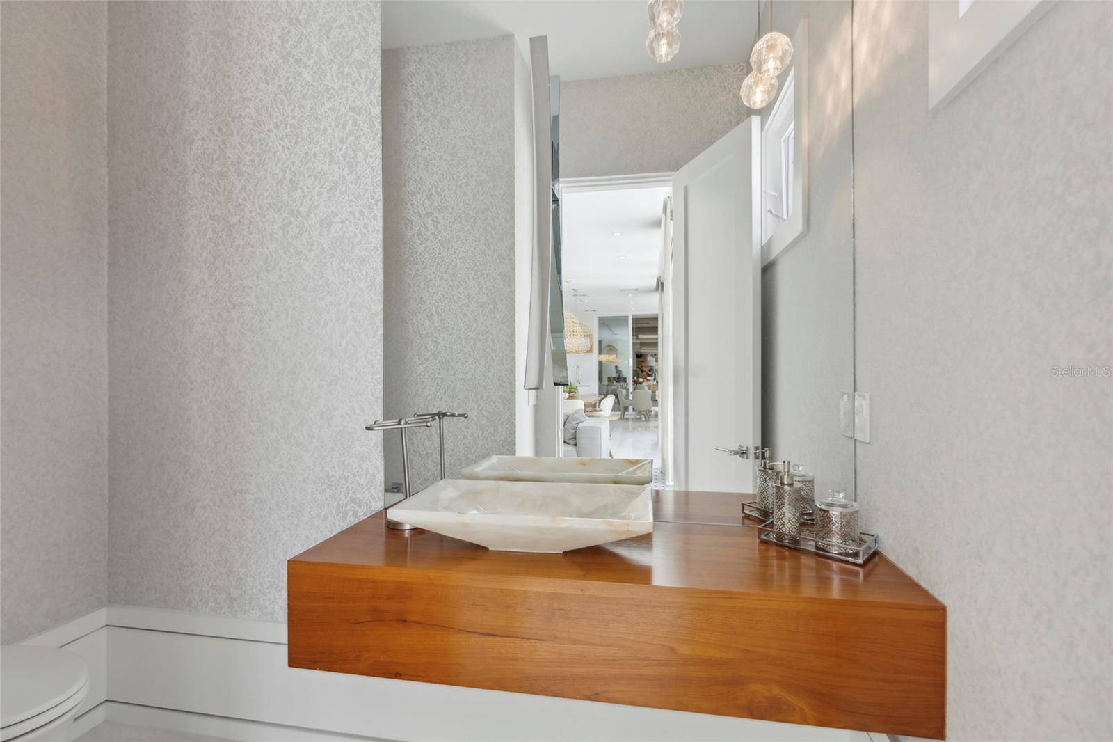 Image 28 of 76 For 6149 Grosvenor Shore Dr