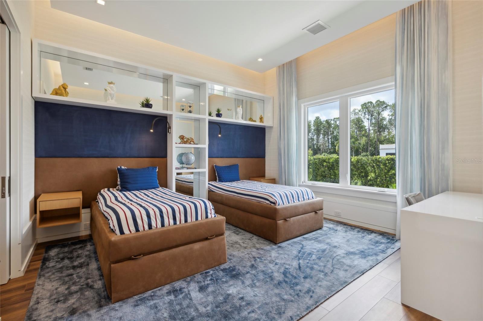 Image 42 of 76 For 6149 Grosvenor Shore Dr