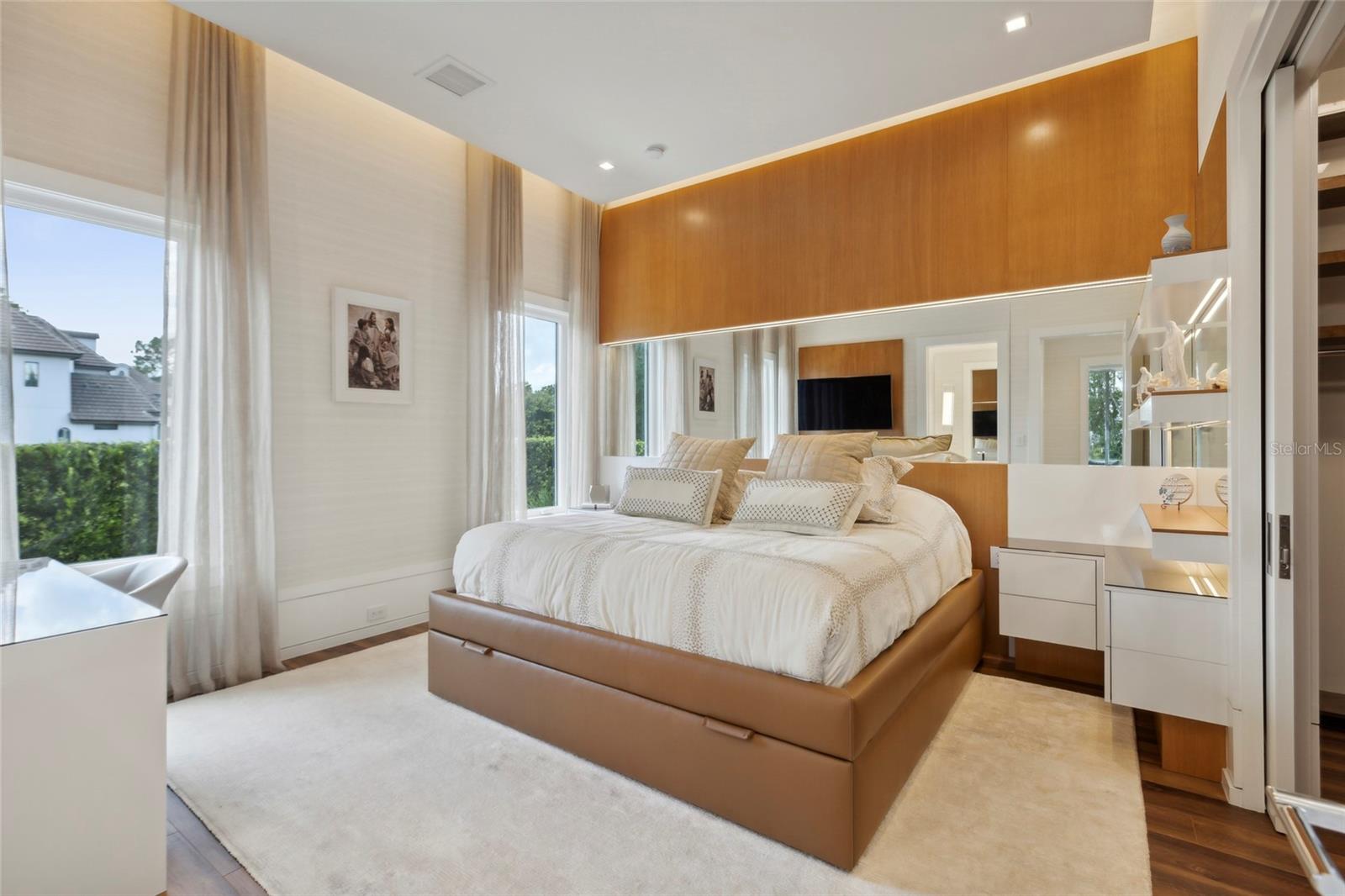 Image 48 of 76 For 6149 Grosvenor Shore Dr