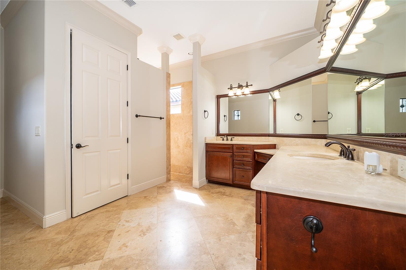 Image 19 of 41 For 7415 Pointe Venezia Drive