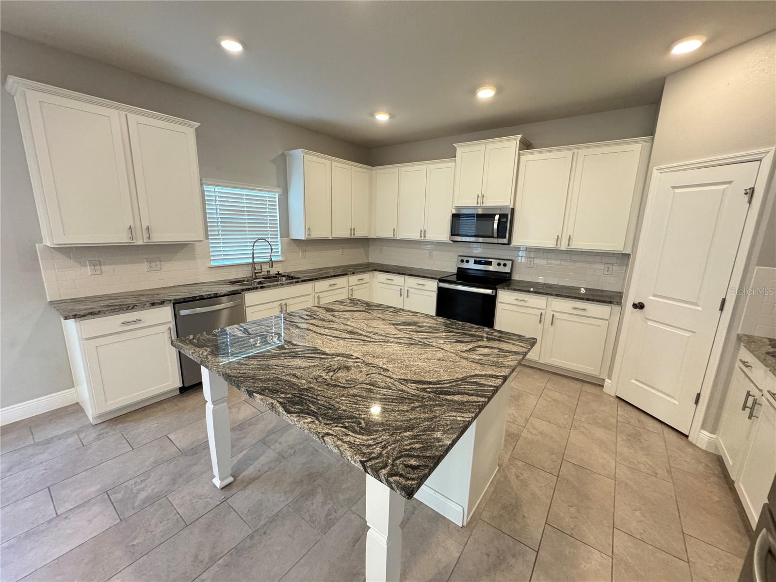 Image 21 of 64 For 1381 Bering Road