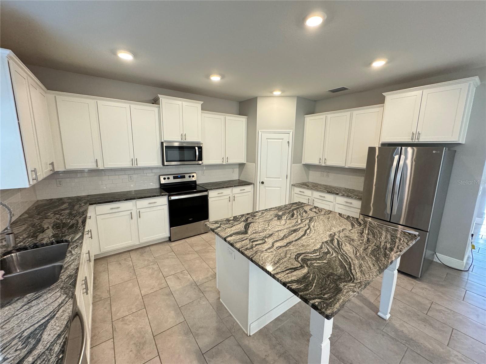 Image 22 of 64 For 1381 Bering Road